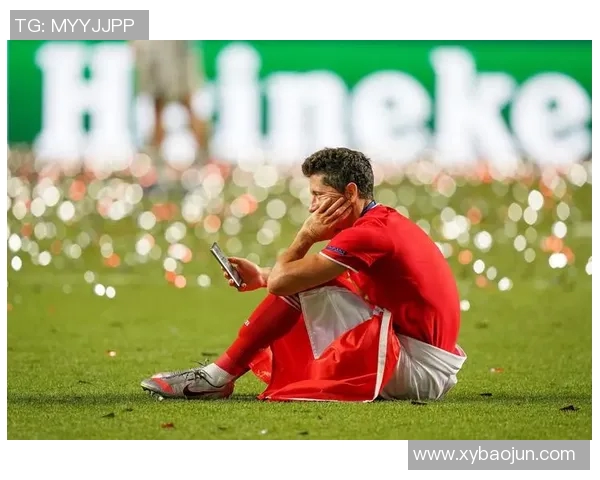 莱万回归安联球场引发拜仁球迷愤怒声讨：背叛与忘恩负义的对决