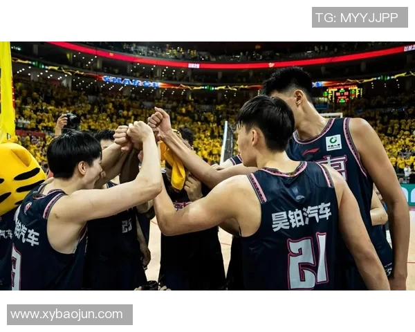 解放军与北京男篮激战正酣谁能在赛场上夺得最终胜利